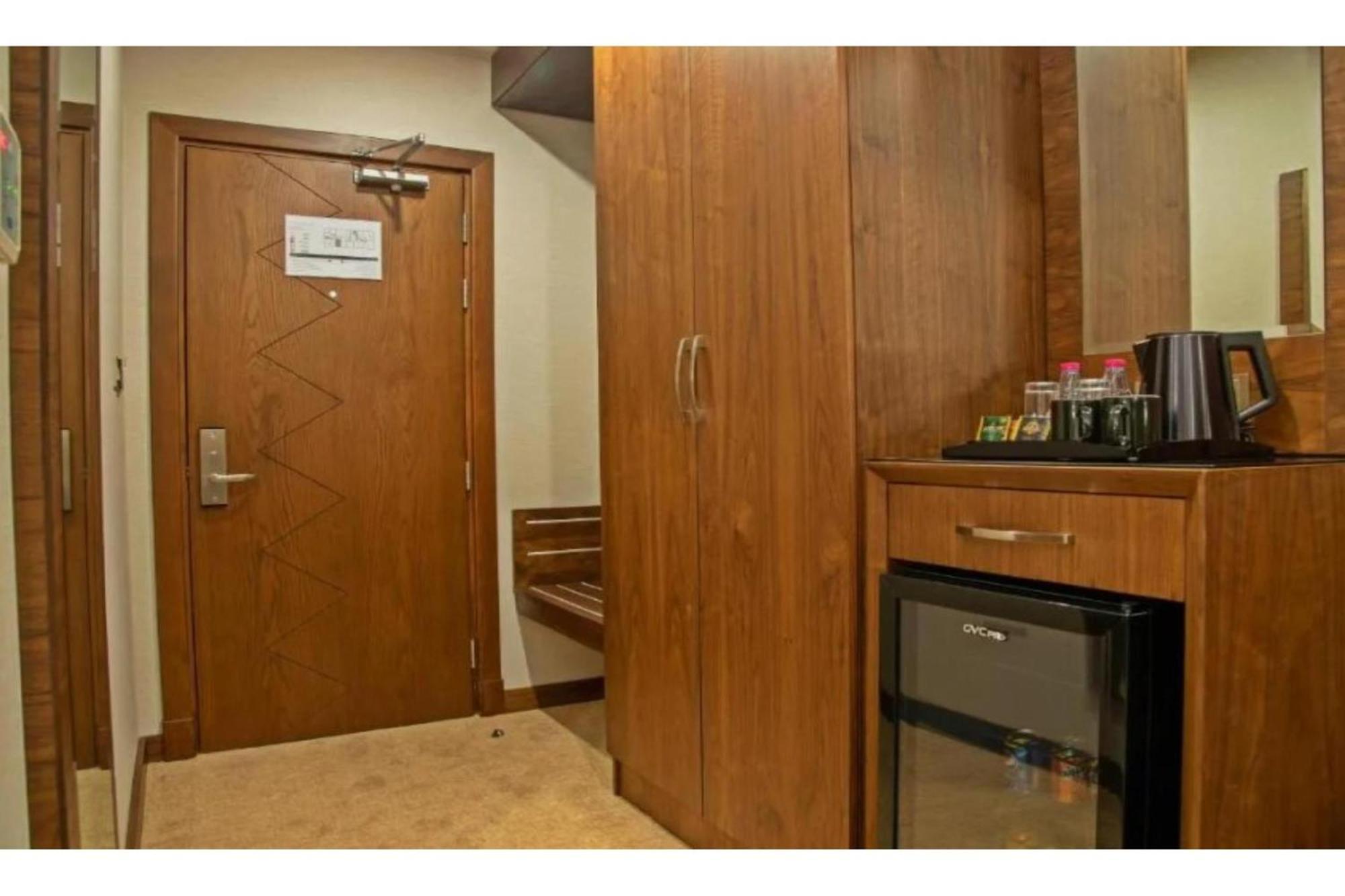 ג'דה Sunday Emerald Hotel מראה חיצוני תמונה
